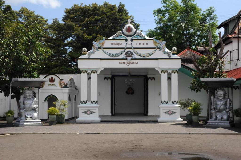 Tasneem Hotel Malioboro ยอกยาการ์ตา ภายนอก รูปภาพ